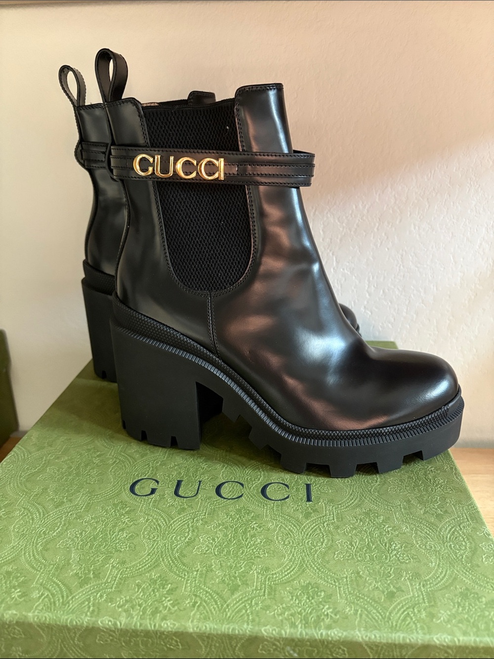 Gucci Black Leather Platform Chelsea Boots with Gold Logo Strap - Picture 8 of 9